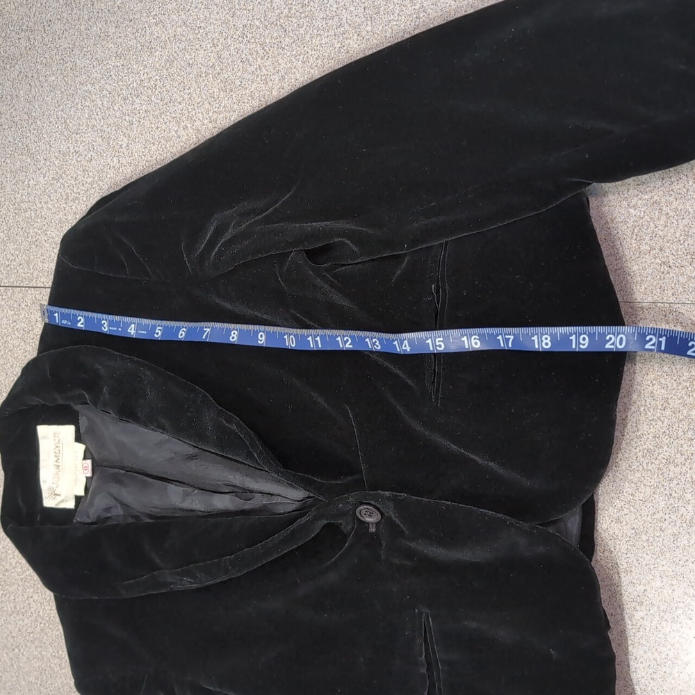 John Meyer Black Velvet Blazer Jacket, cropped, fully lined, women's size 6 - Picture 4 of 12